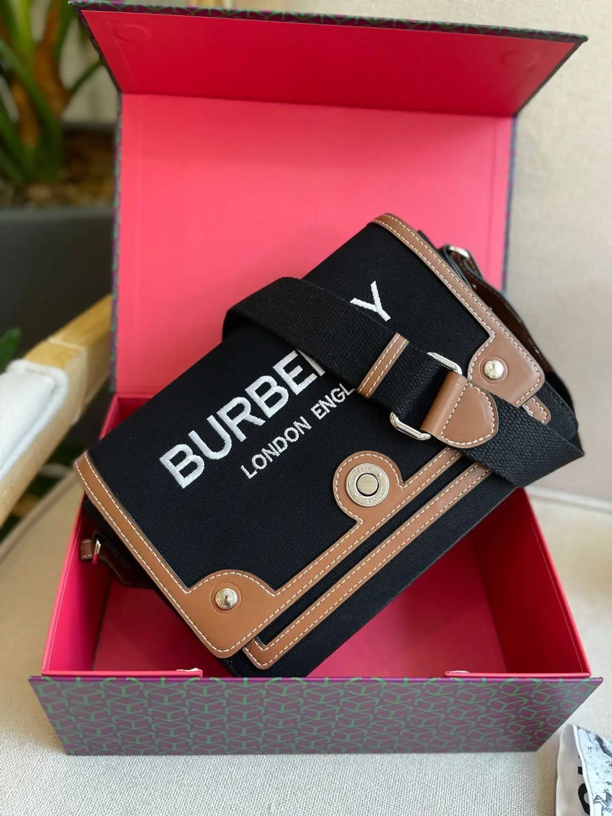 BURBERRY Note Crossbody Bag BURBERRY Note Crossbody Bag