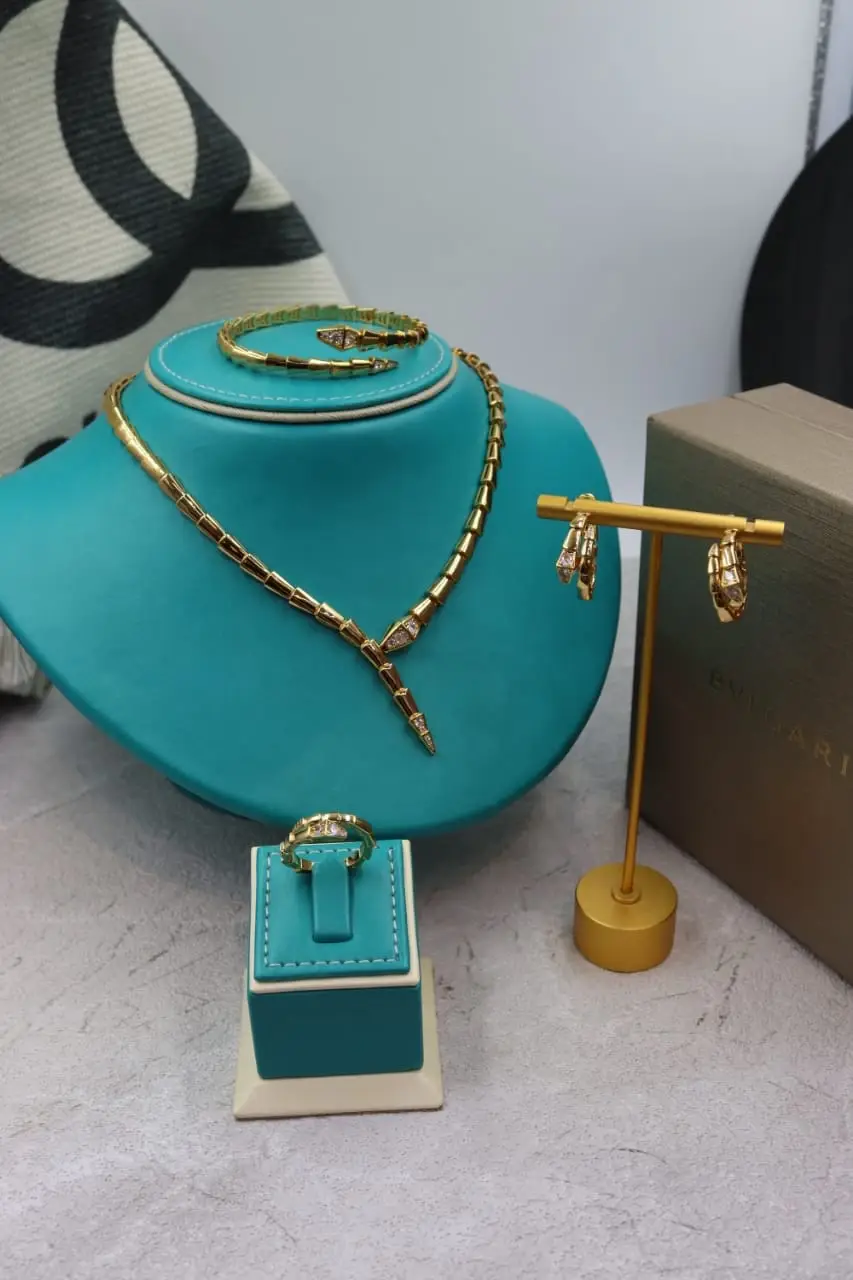 BVLGARI Serpenti Diamond Snake Choker BVLGARI Serpenti Diamond Snake Choker