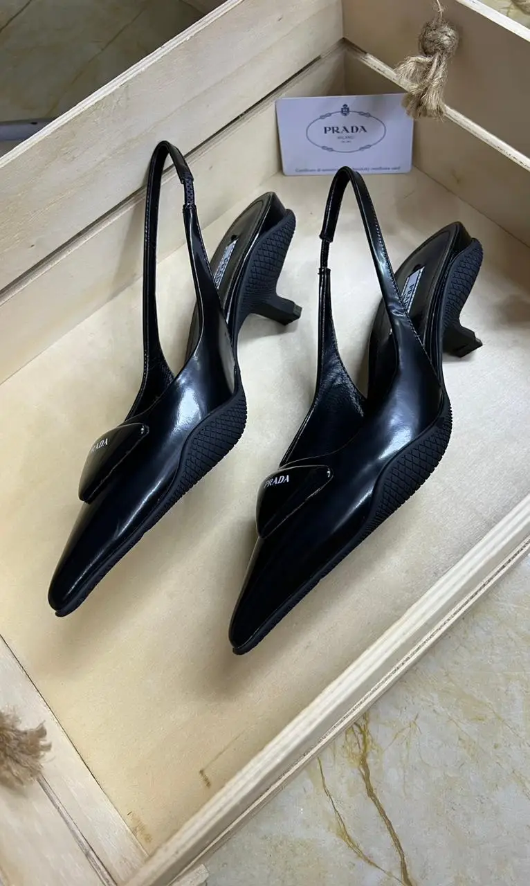 HERMES Leather Flat Sandal HERMES Leather Flat Sandal