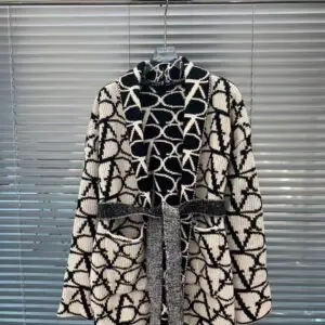 VALENTINO Elegant Long-Sleeved Wool Coat