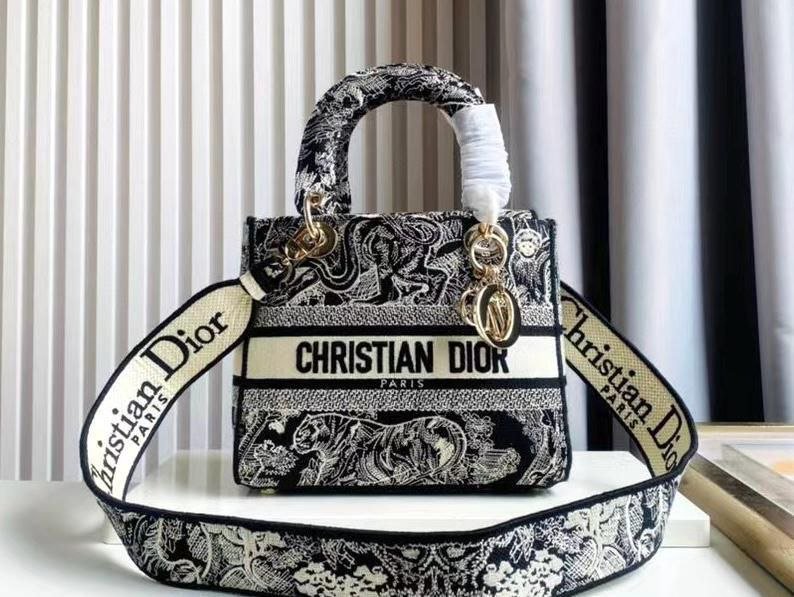 DIOR Medium Lady D-Lite Bag DIOR Medium Lady D-Lite Bag