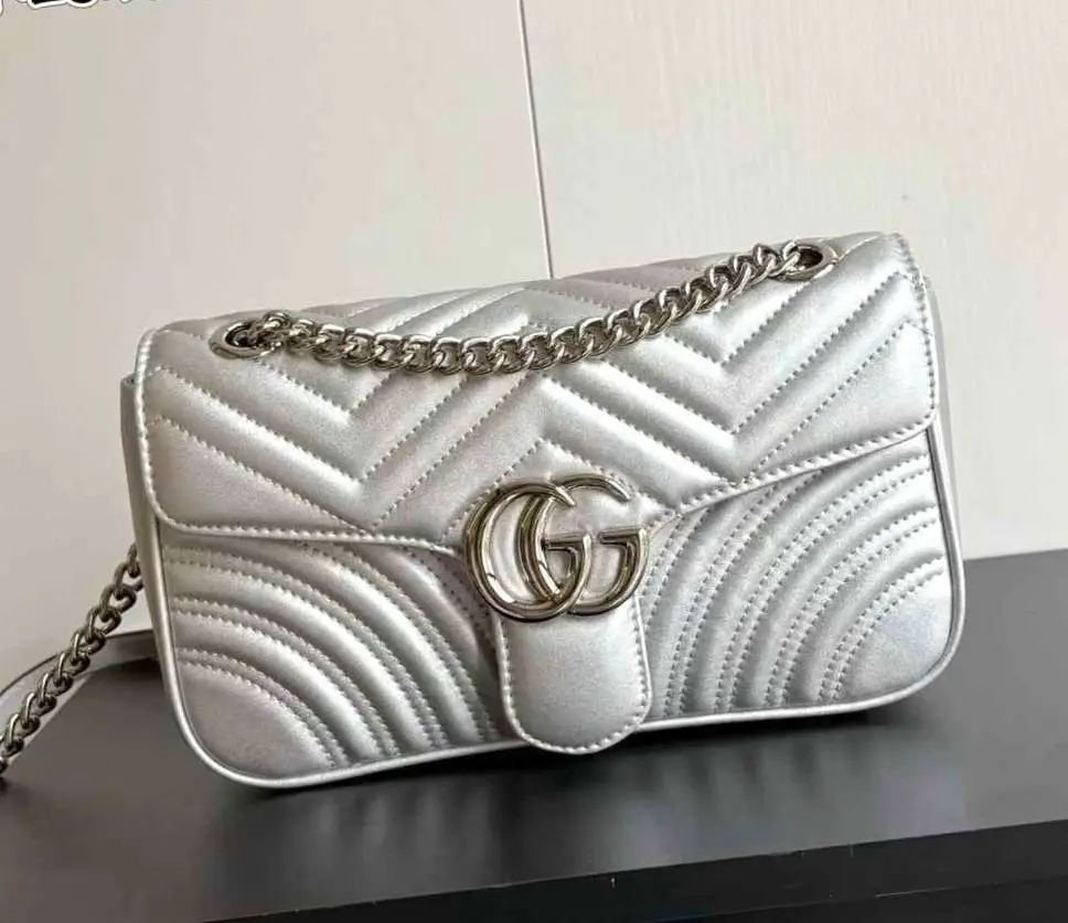 GUCCI GG Marmont Crystals Medium Shoulder Bag GUCCI GG Marmont Crystals Medium Shoulder Bag